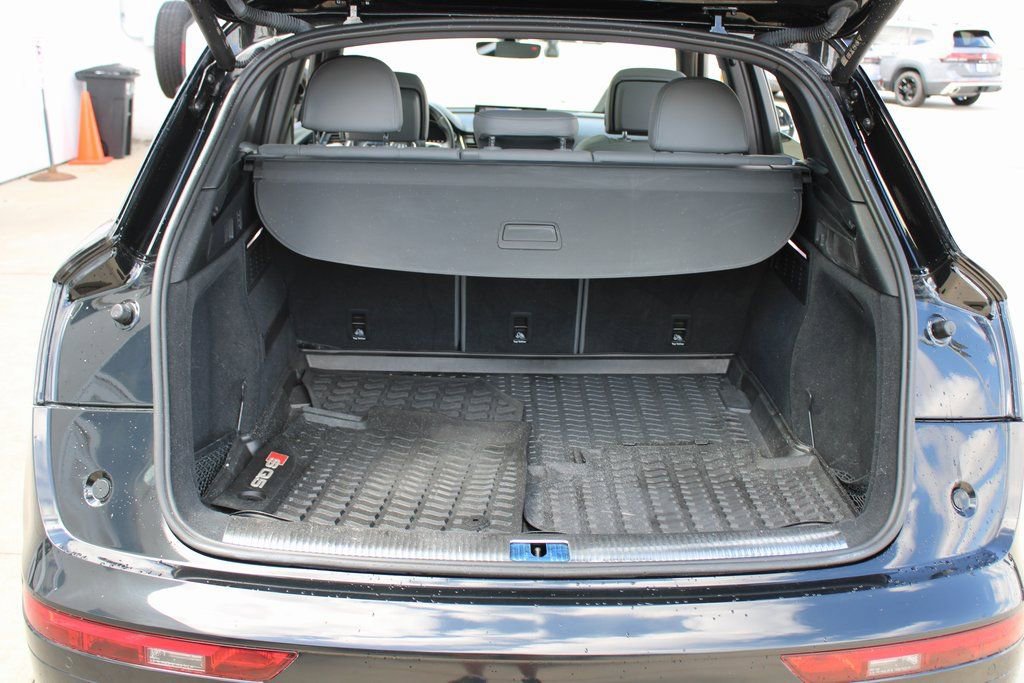 Used 2022 Audi SQ5 Premium Plus w/ Premium Plus Package image 31