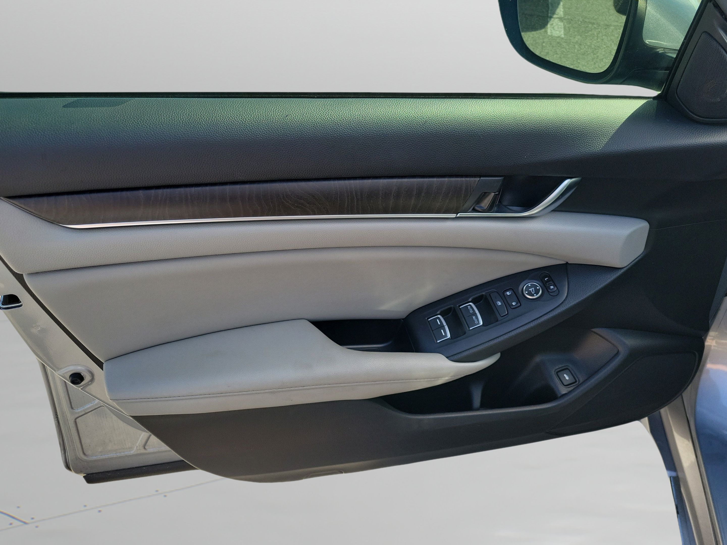 Used 2020 Honda Accord EX image 15