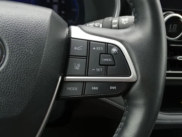 Used 2024 Toyota Highlander Limited FWD image 36