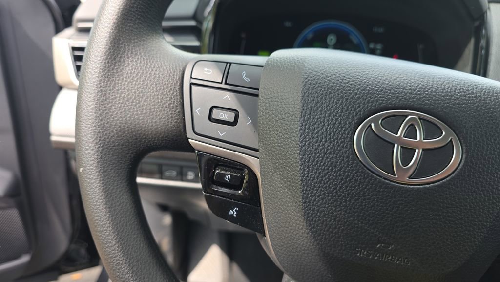 Used 2025 Toyota Camry LE w/ Convenience Package image 22