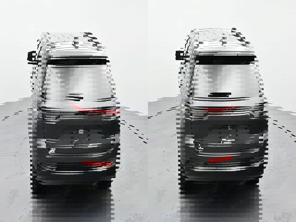 New 2025 Jeep Grand Cherokee Altitude image 34