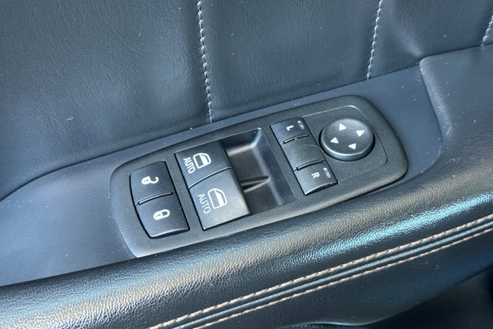 Used 2015 Dodge Challenger R/T Scat Pack RWD image 11