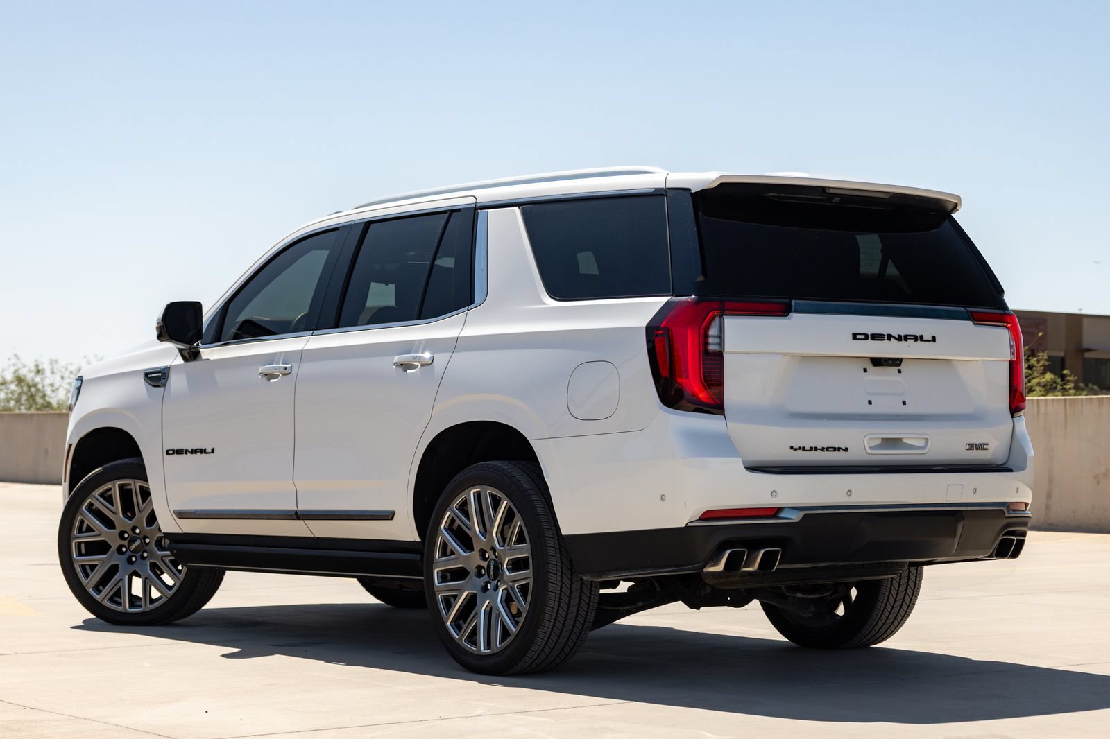 Used 2025 GMC Yukon Denali Ultimate AWD/4WD image 12