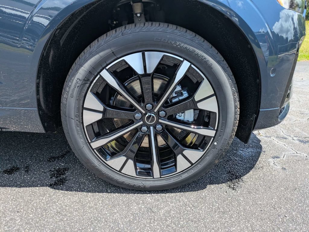 New 2026 Volvo XC60 B5 Plus w/ Protection Package Premier AWD/4WD image 11