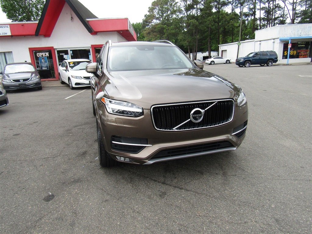 Used 2017 Volvo XC90 T6 Momentum w/ Vision Package AWD/4WD image 11