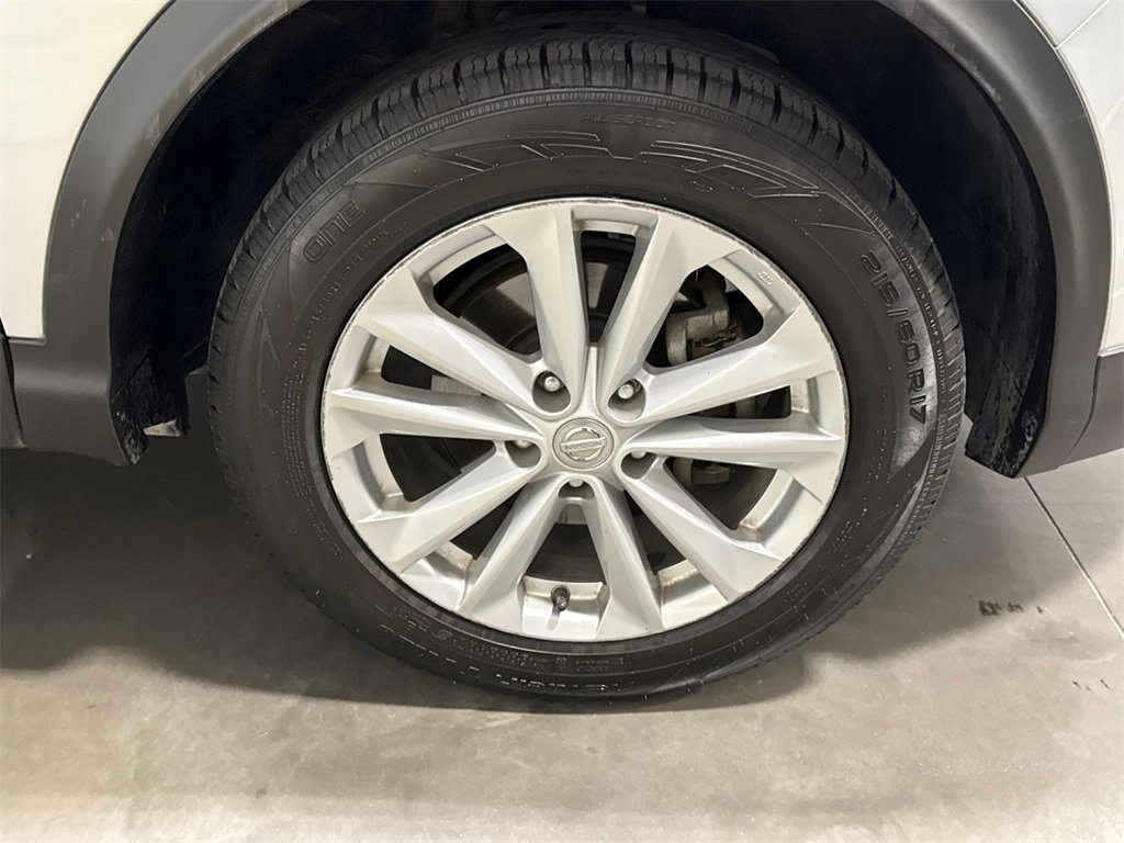 Used 2017 Nissan Rogue Sport SV image 16