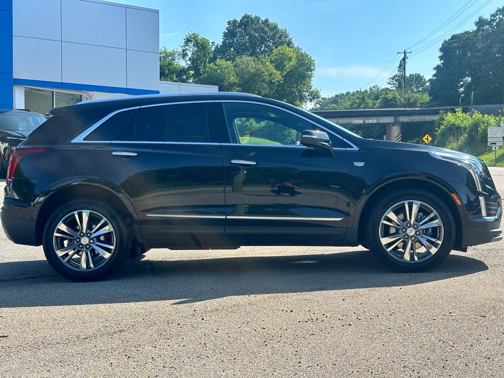 Used 2021 Cadillac XT5 Premium Luxury FWD image 2