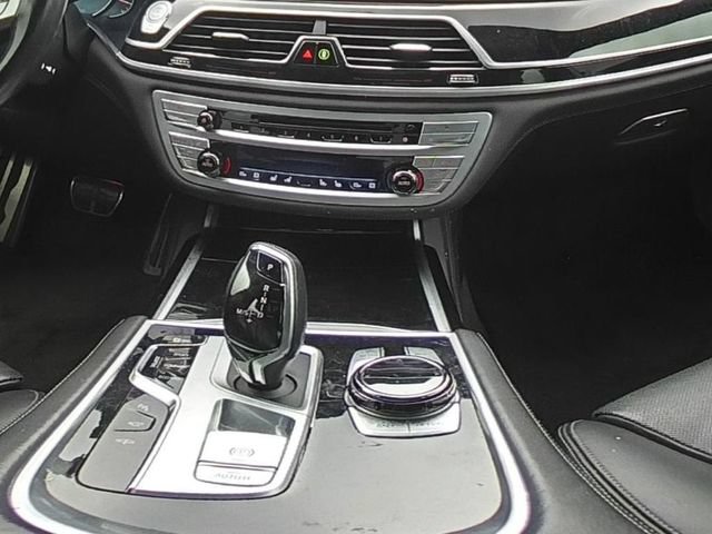 Used 2018 BMW 750i w/ Executive Package RWD image 19