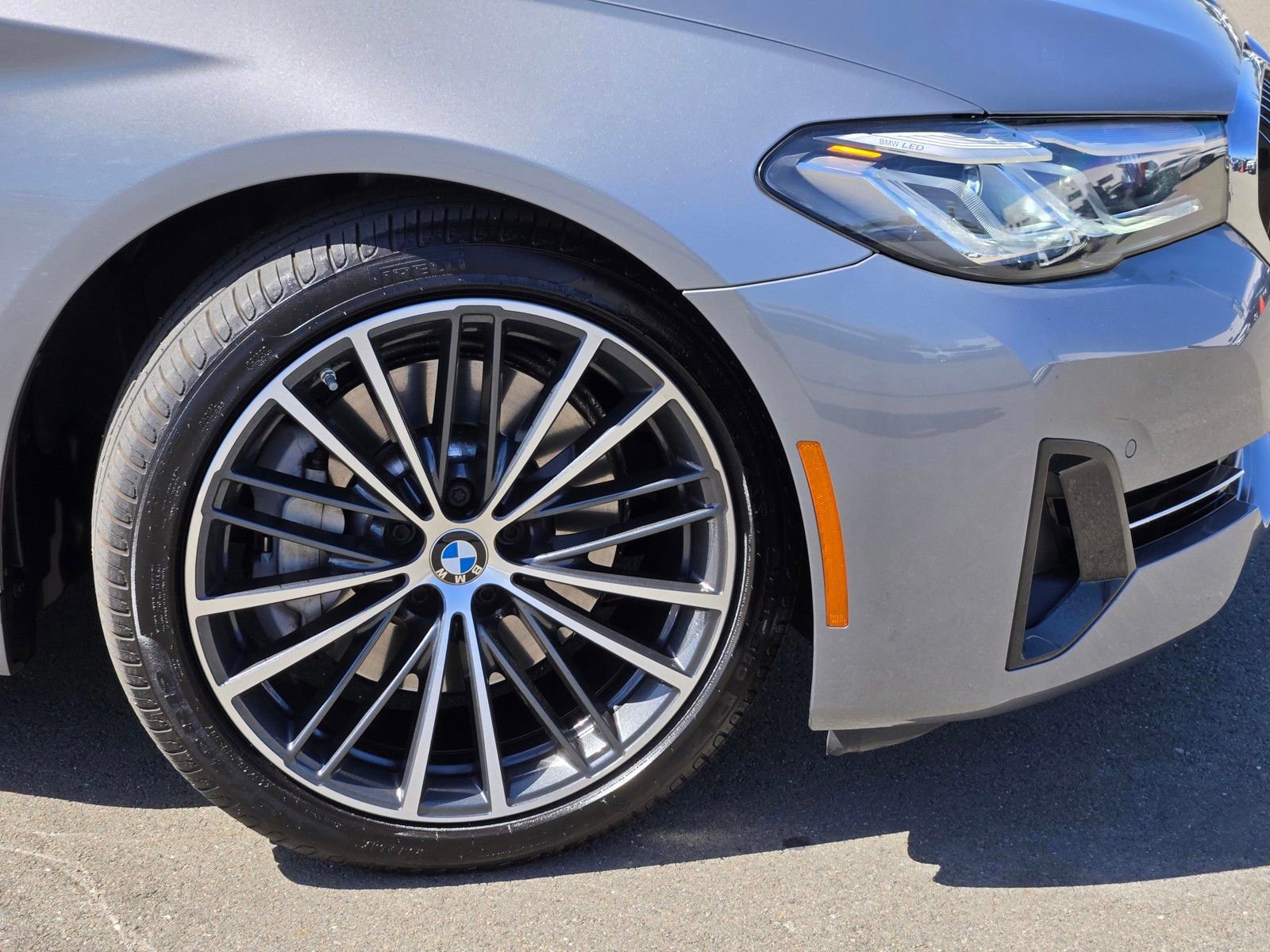 Used 2023 BMW 530i w/ Premium Package image 9