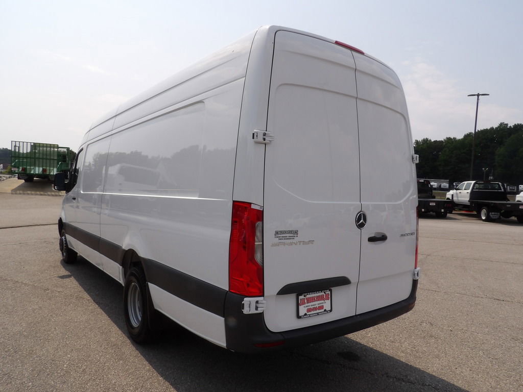 Used 2023 Mercedes-Benz Sprinter 3500 image 5