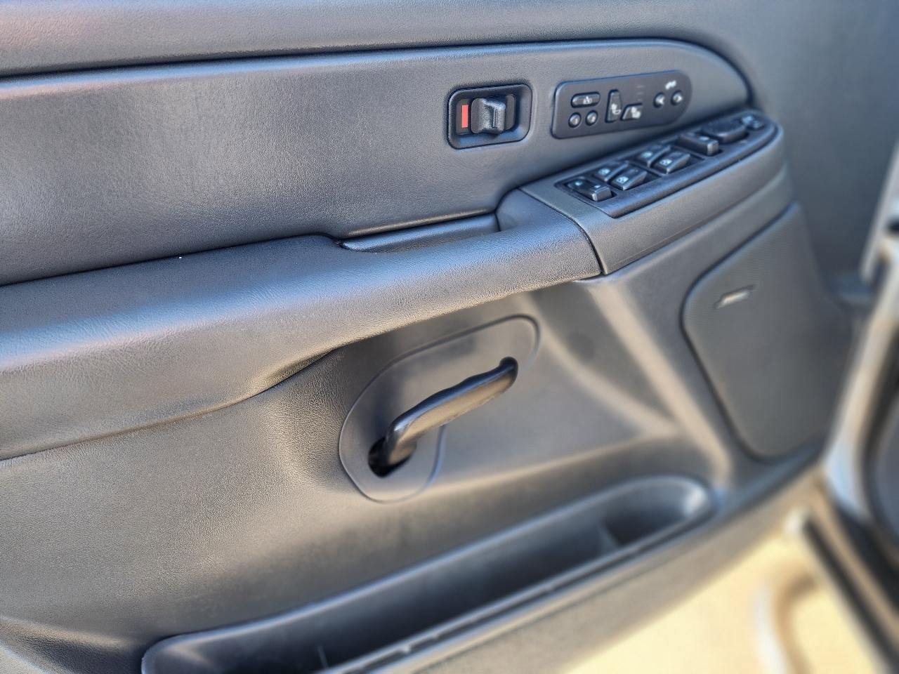 Used 2004 Chevrolet Avalanche Z71 w/ Sun And Sound Package image 11