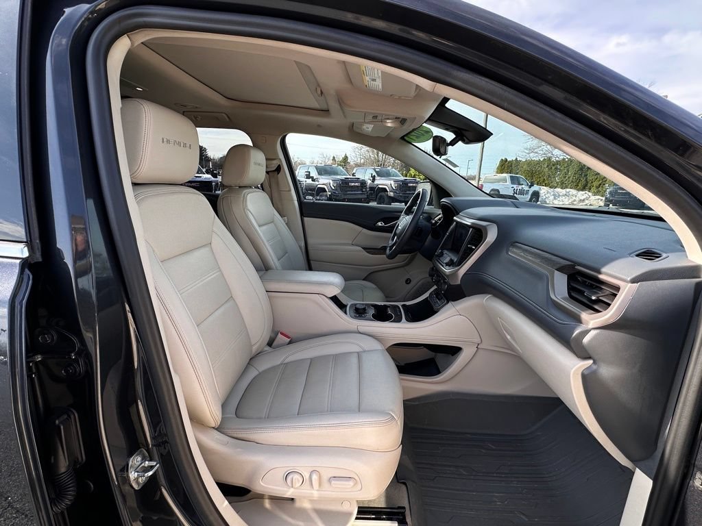 Certified 2021 GMC Acadia Denali w/ Denali Ultimate Package AWD/4WD image 13