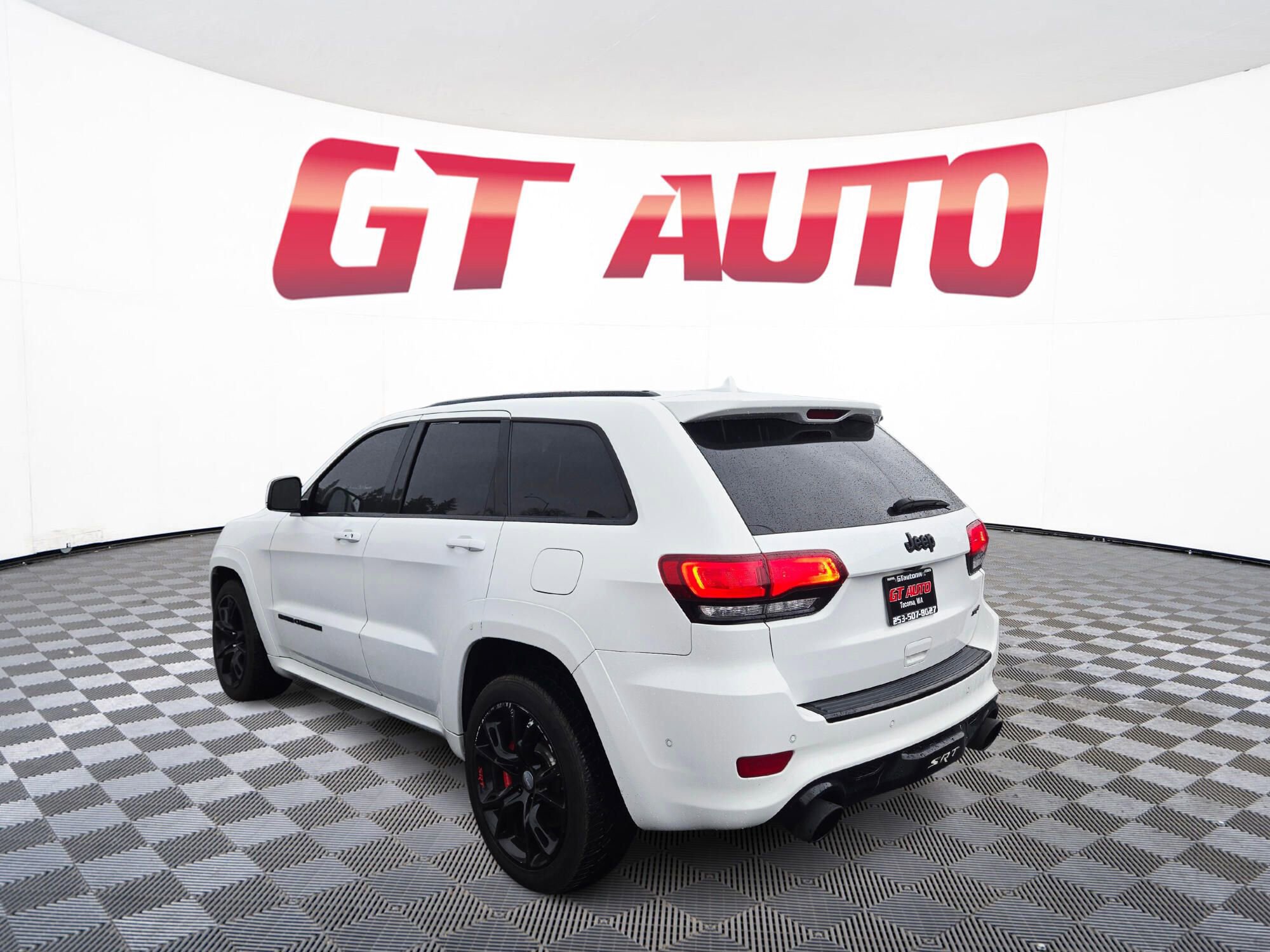 Used 2020 Jeep Grand Cherokee SRT image 4