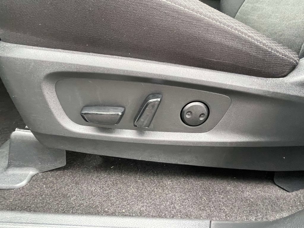 Used 2025 Nissan Pathfinder SV AWD/4WD image 17