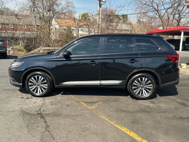 Used 2019 Mitsubishi Outlander SE image 2