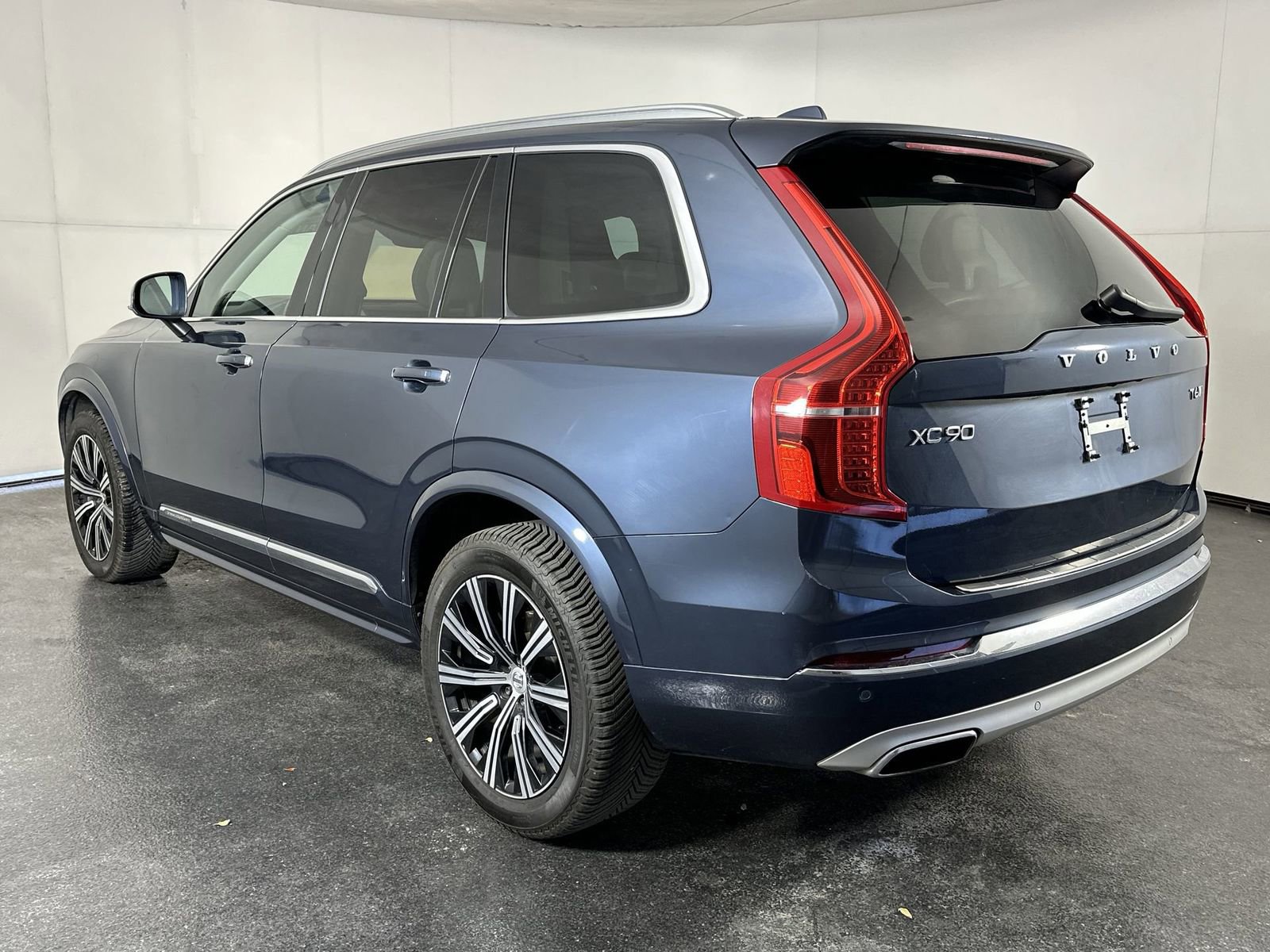 Used 2020 Volvo XC90 T6 Inscription w/ Protection Package Premier image 9