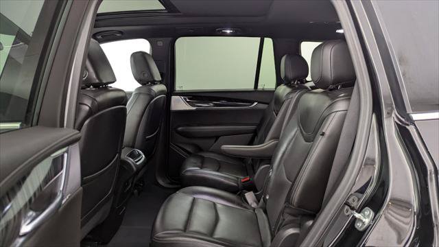 Used 2025 Cadillac XT6 Premium Luxury FWD image 17