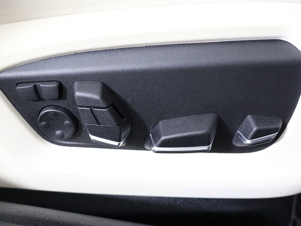 Used 2014 BMW 550i xDrive Sedan AWD/4WD image 37