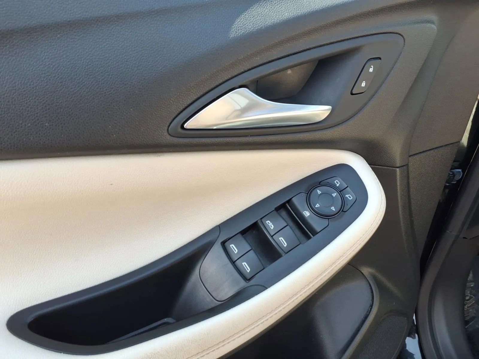 Used 2024 Buick Encore GX Sport Touring image 25