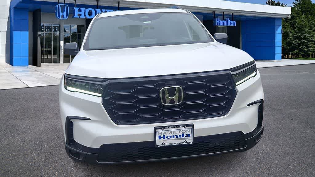 Certified 2025 Honda Pilot Sport image 3