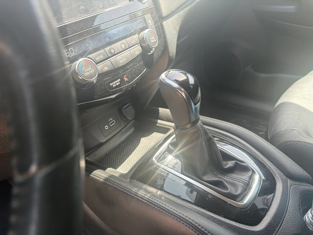Used 2018 Nissan Rogue SL AWD/4WD image 16