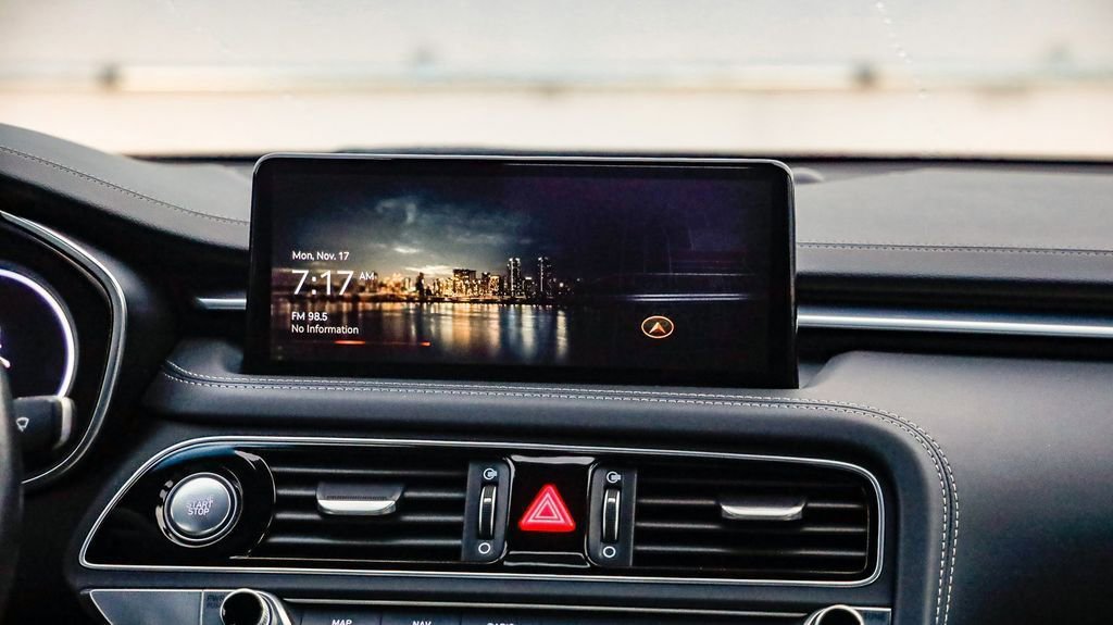 Used 2023 Genesis G70 2.0T image 15