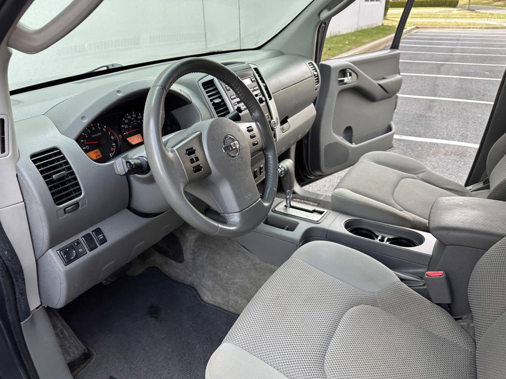 Used 2011 Nissan Frontier SV w/ SV Premium Utility Pkg AWD/4WD image 18