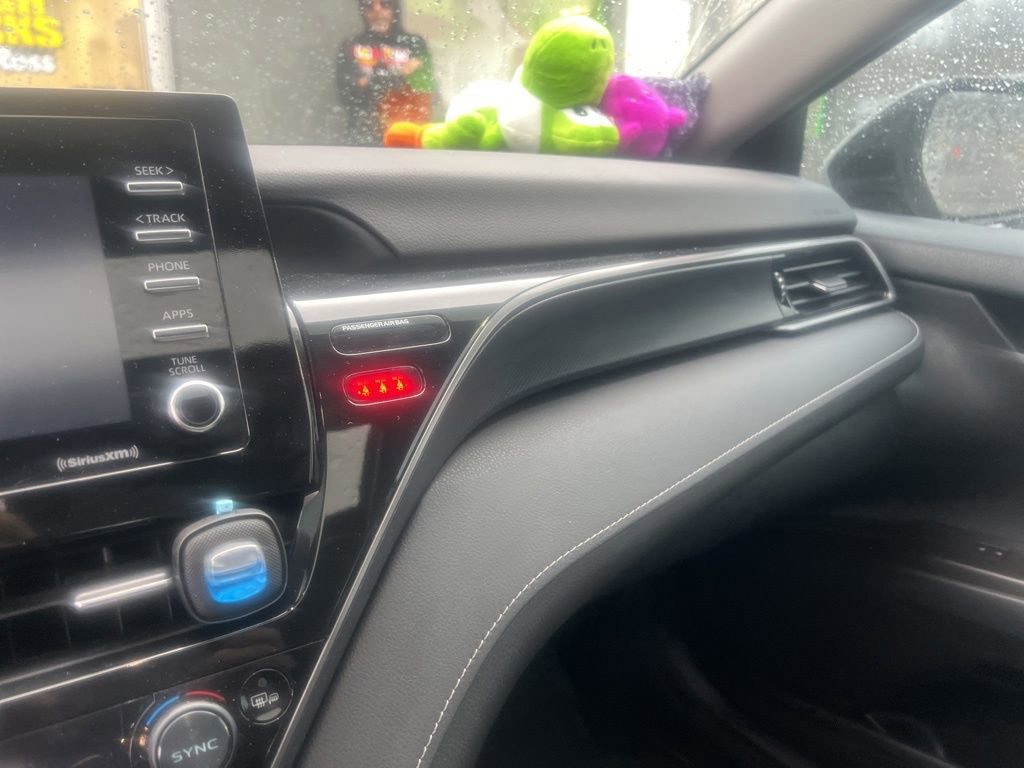 Used 2022 Toyota Camry SE w/ Cold Weather Package image 8