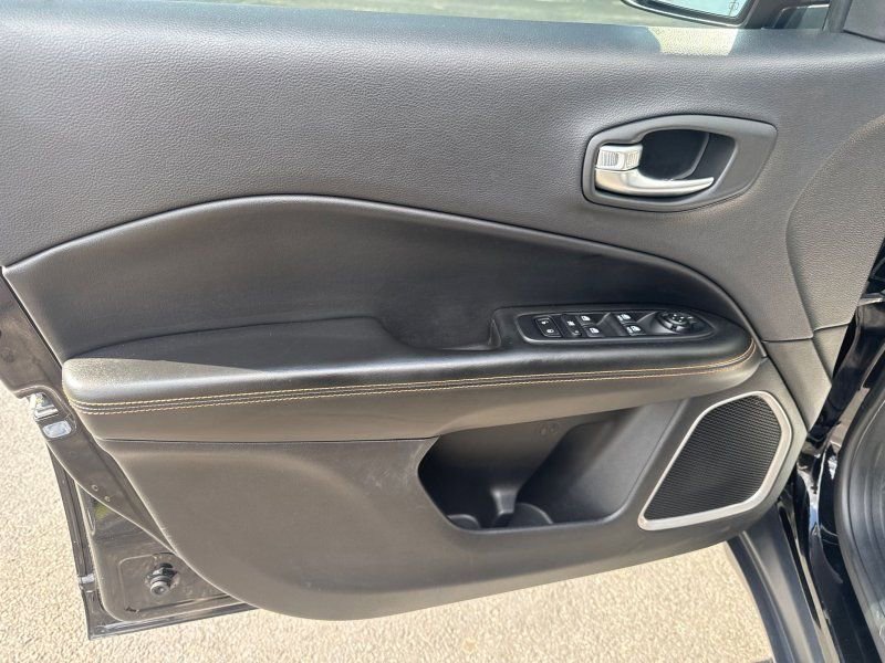 Used 2018 Jeep Compass Limited w/ Navigation Group AWD/4WD image 17