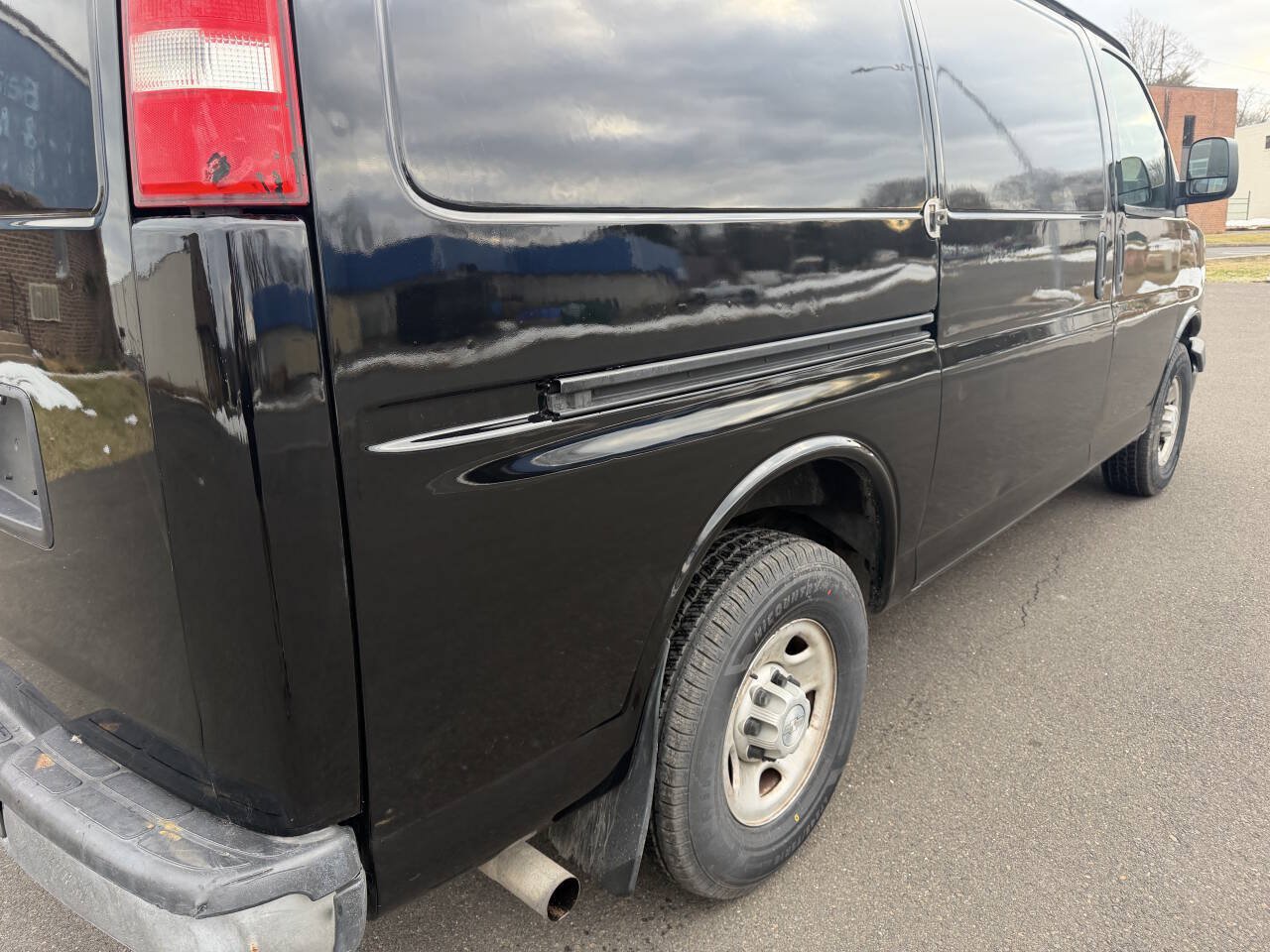 Used 2016 Chevrolet Express 2500 RWD image 9