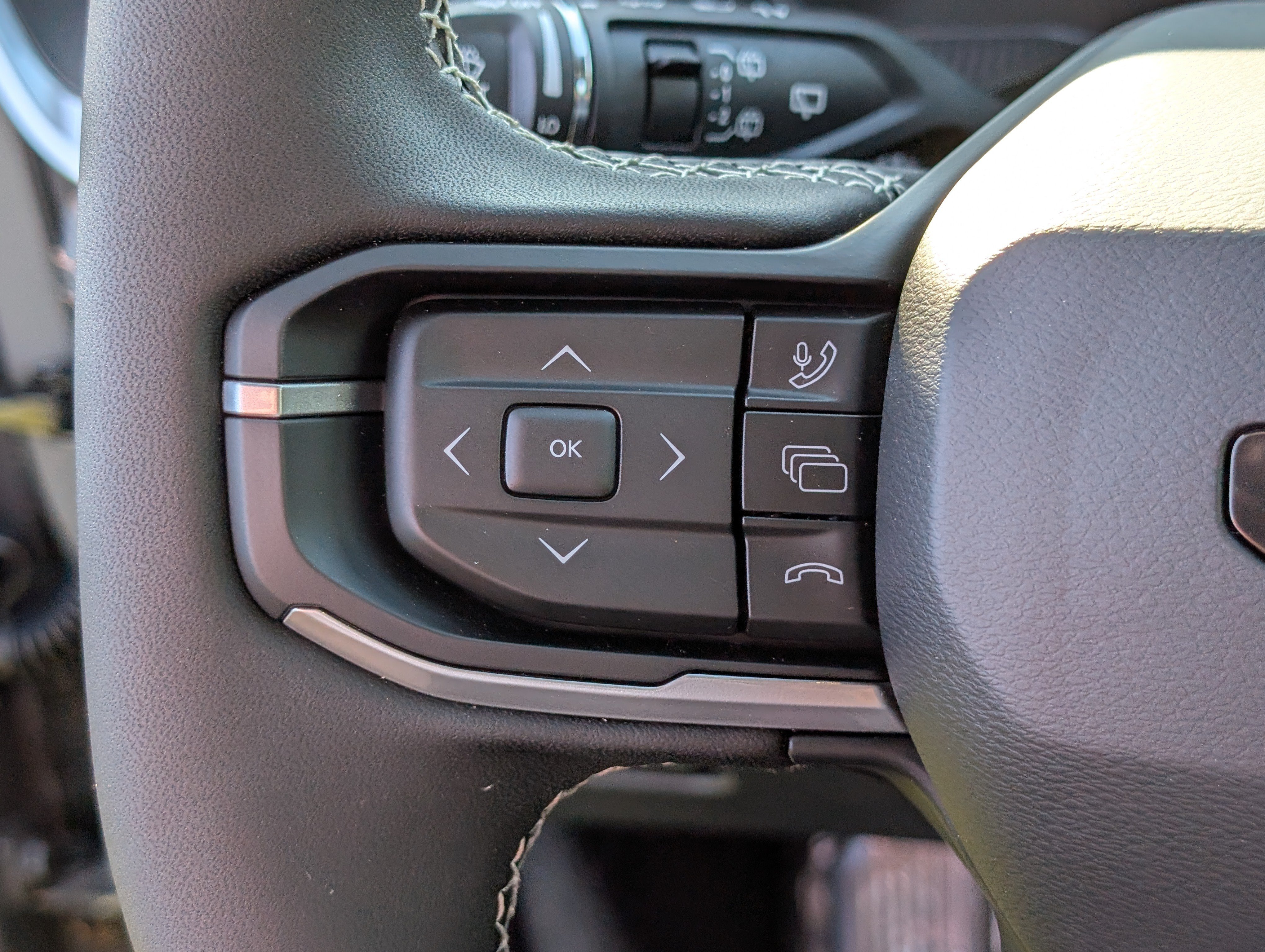 New 2026 Jeep Cherokee Overland w/ Advanced Pro Tech Group AWD/4WD image 25