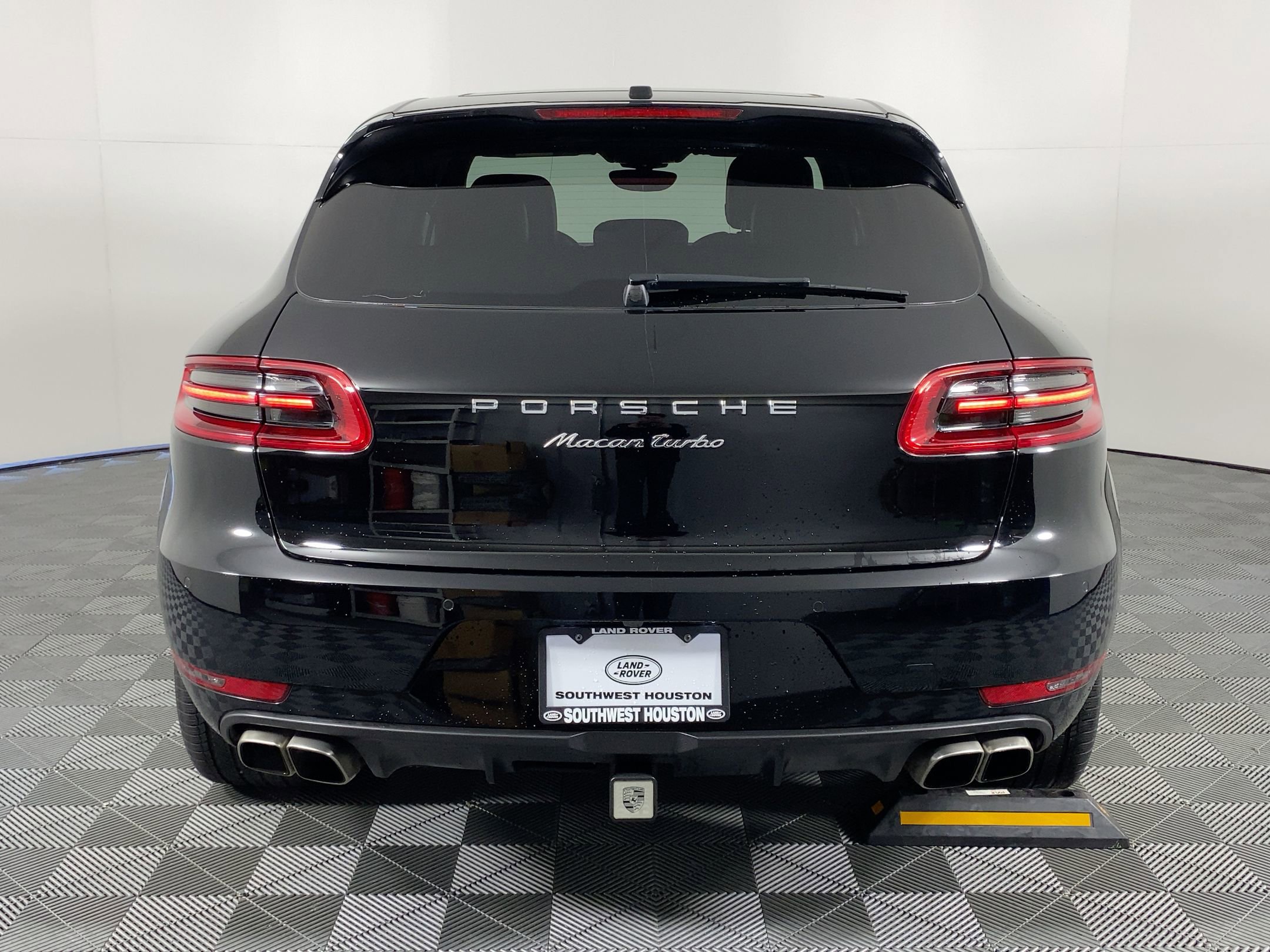 Used 2018 Porsche Macan Turbo w/ Premium Package Plus image 9