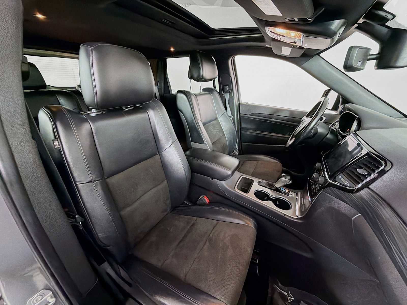 Used 2020 Jeep Grand Cherokee Altitude image 26