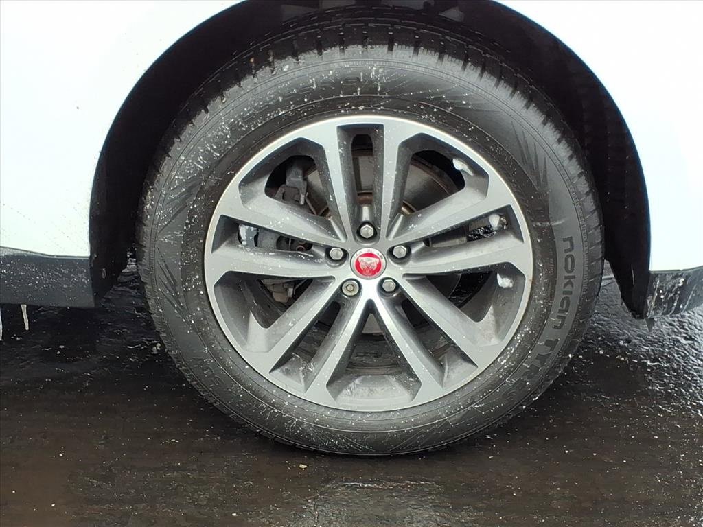 Used 2020 Jaguar F-PACE Premium image 9