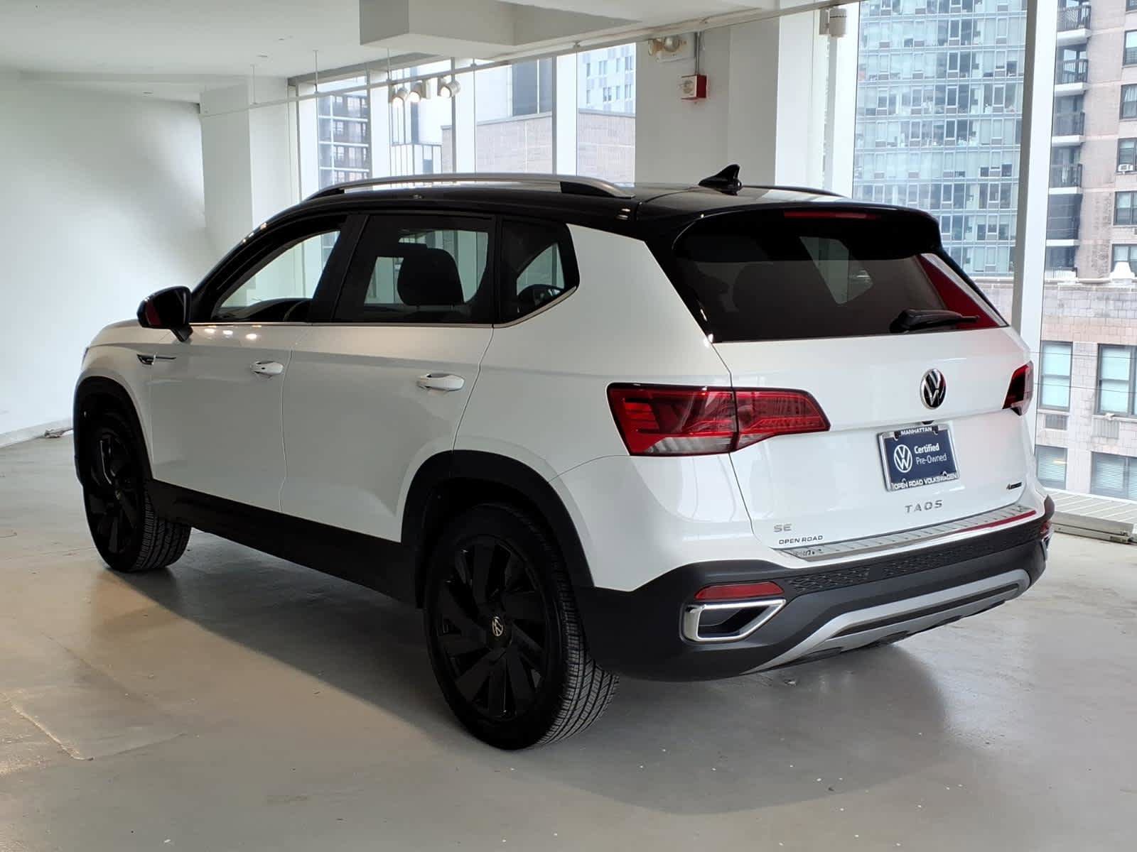 Certified 2023 Volkswagen Taos SE w/ Panoramic Sunroof Package AWD/4WD image 6