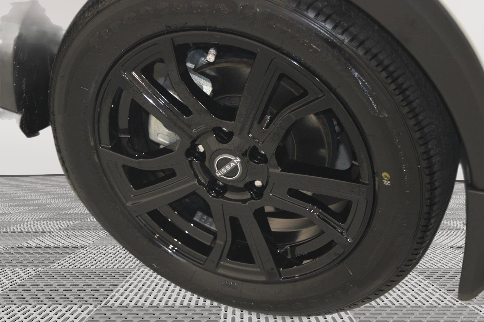 Used 2024 Nissan Kicks SR w/ SR Premium Package image 23