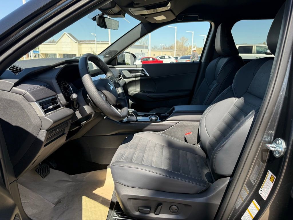 New 2026 Mitsubishi Outlander LE image 29