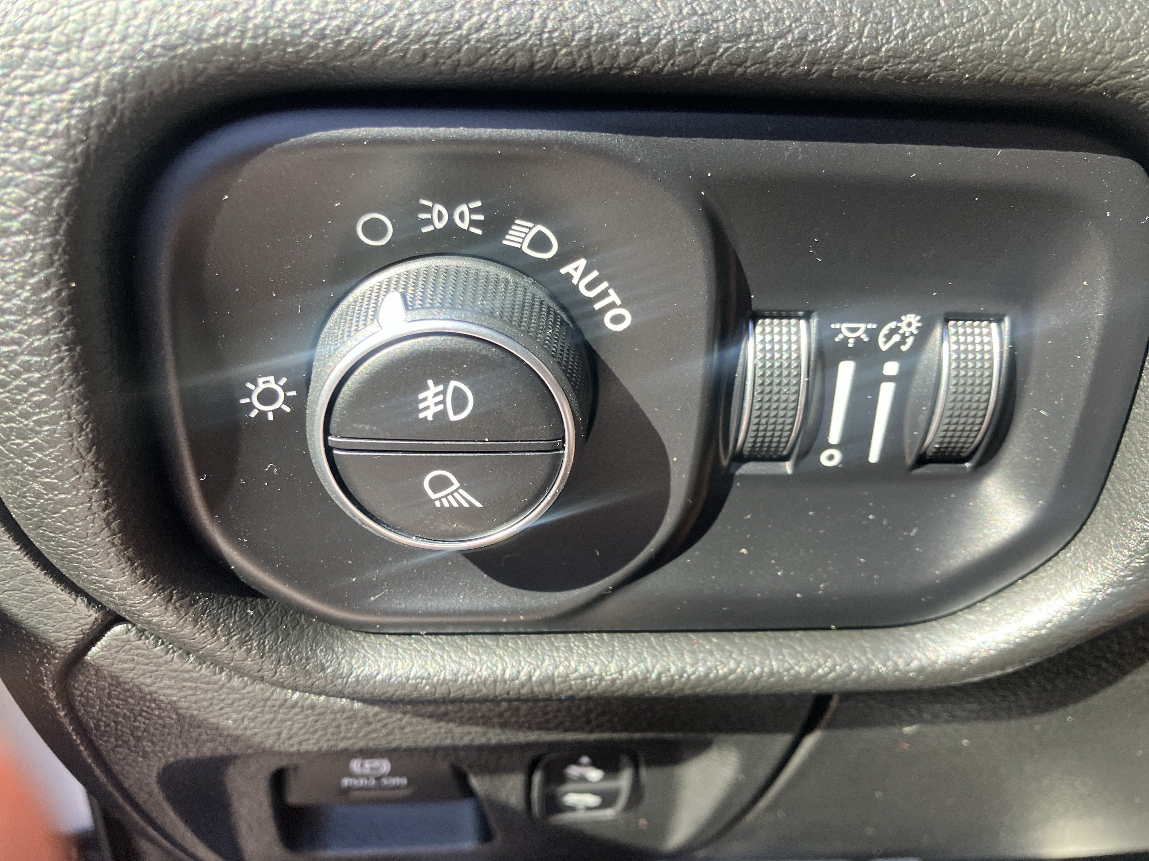Used 2023 RAM 1500 Laramie AWD/4WD image 20