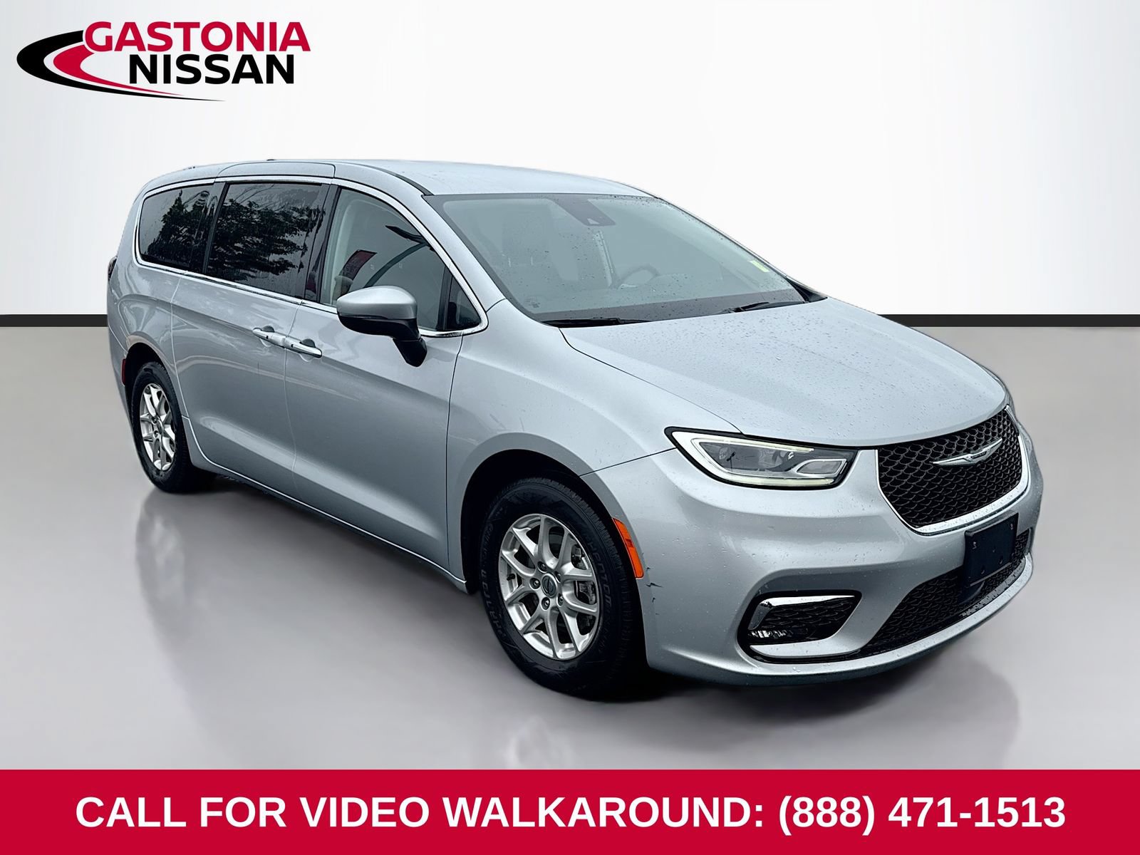 Used 2023 Chrysler Pacifica Touring-L FWD image 1