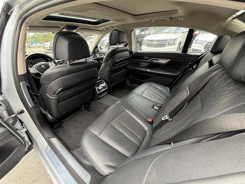Used 2018 BMW 750Li xDrive AWD/4WD image 21