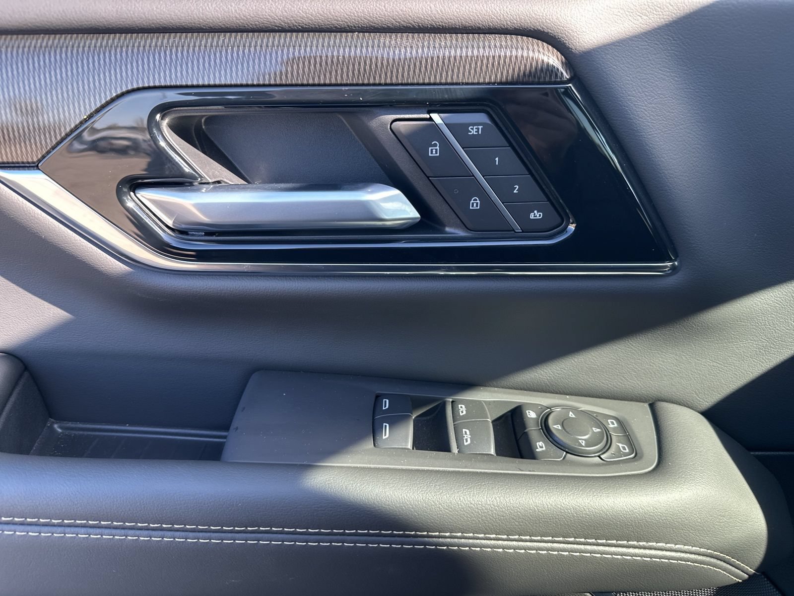 New 2026 GMC Yukon XL Elevation AWD/4WD image 7