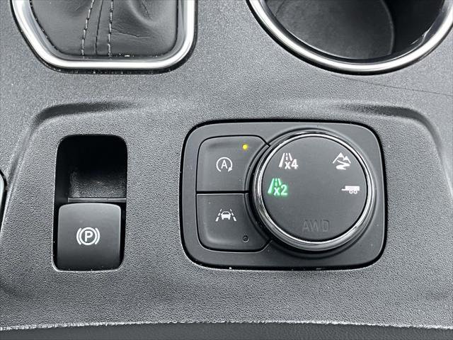 Used 2023 Chevrolet Traverse Premier image 32
