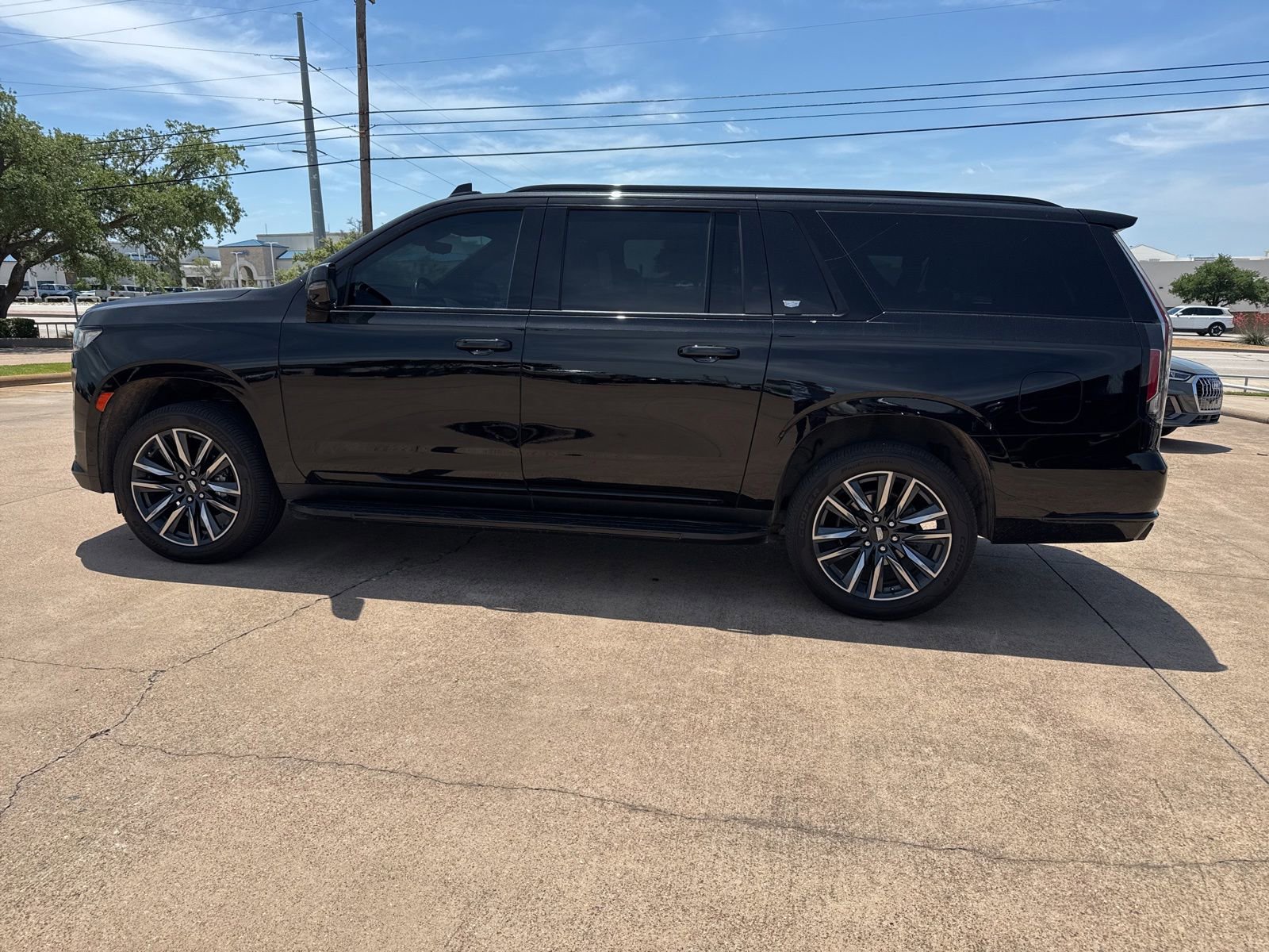 Used 2021 Cadillac Escalade ESV Sport w/ Driver Assist Tech Package AWD/4WD image 4