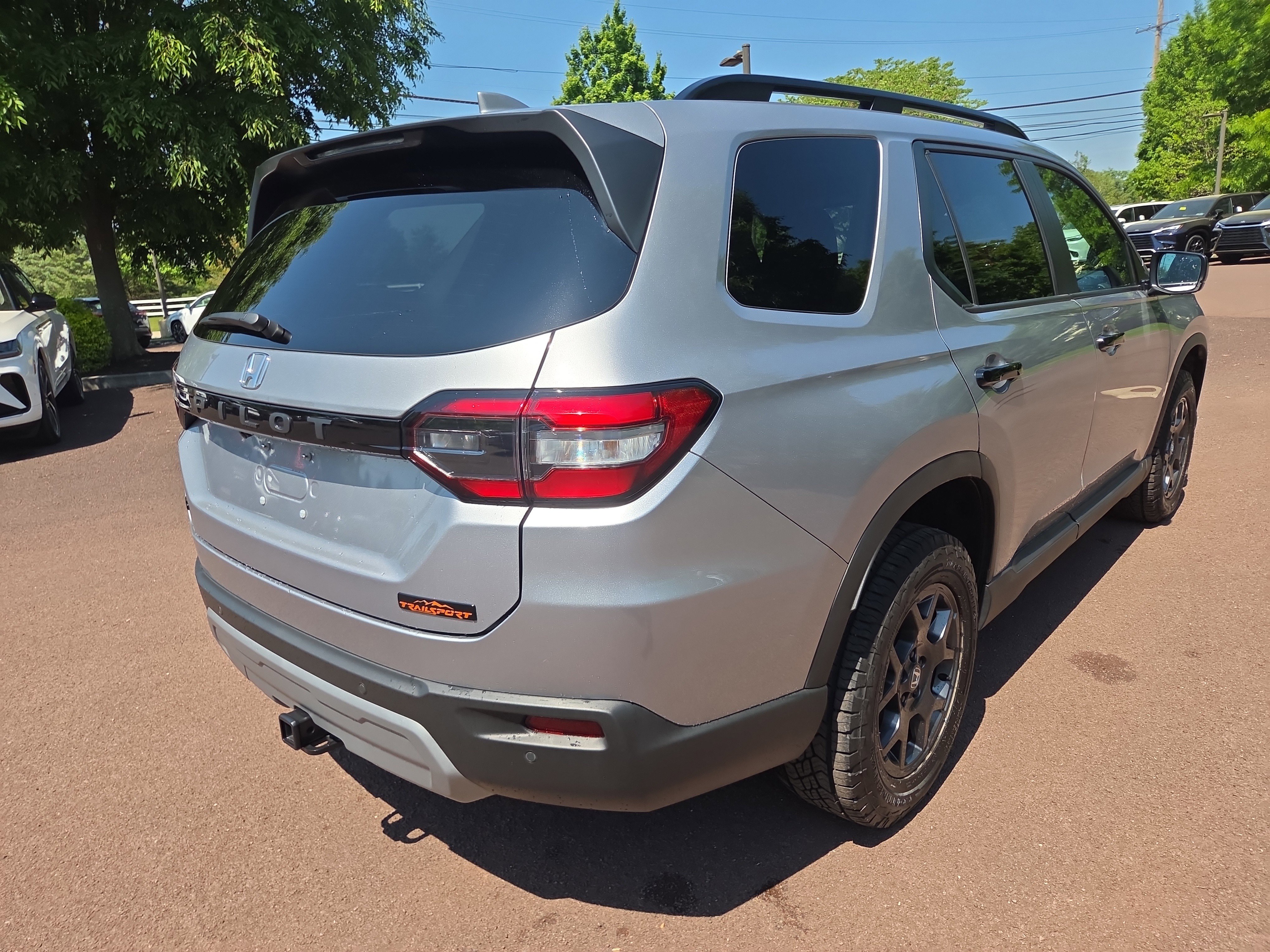 Used 2025 Honda Pilot TrailSport image 3