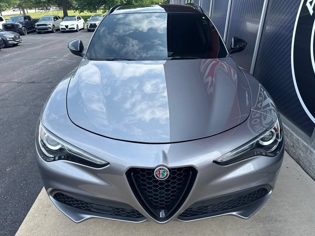 Used 2021 Alfa Romeo Stelvio Ti w/ Nero Edizione AWD/4WD image 9