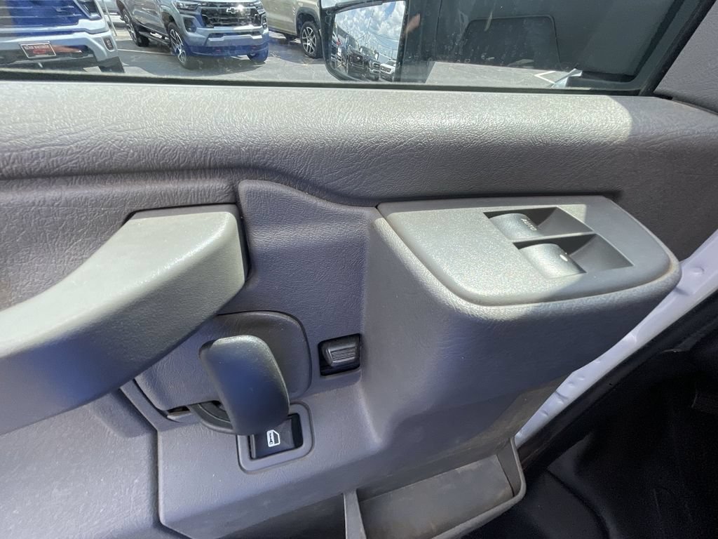 Used 2022 Chevrolet Express 3500 w/ Power Convenience Package RWD image 21
