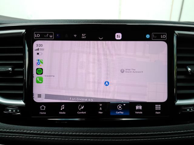 Used 2023 Chrysler Pacifica Limited FWD image 12