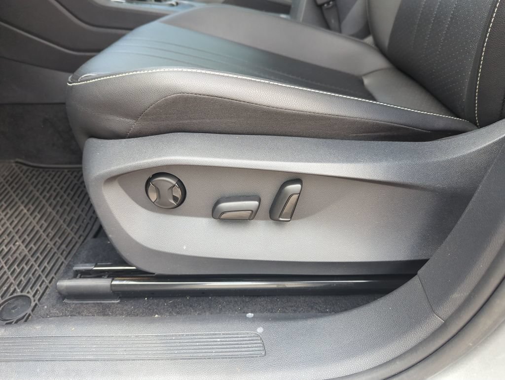 Certified 2023 Volkswagen Tiguan SE w/ Panoramic Sunroof Package FWD image 13