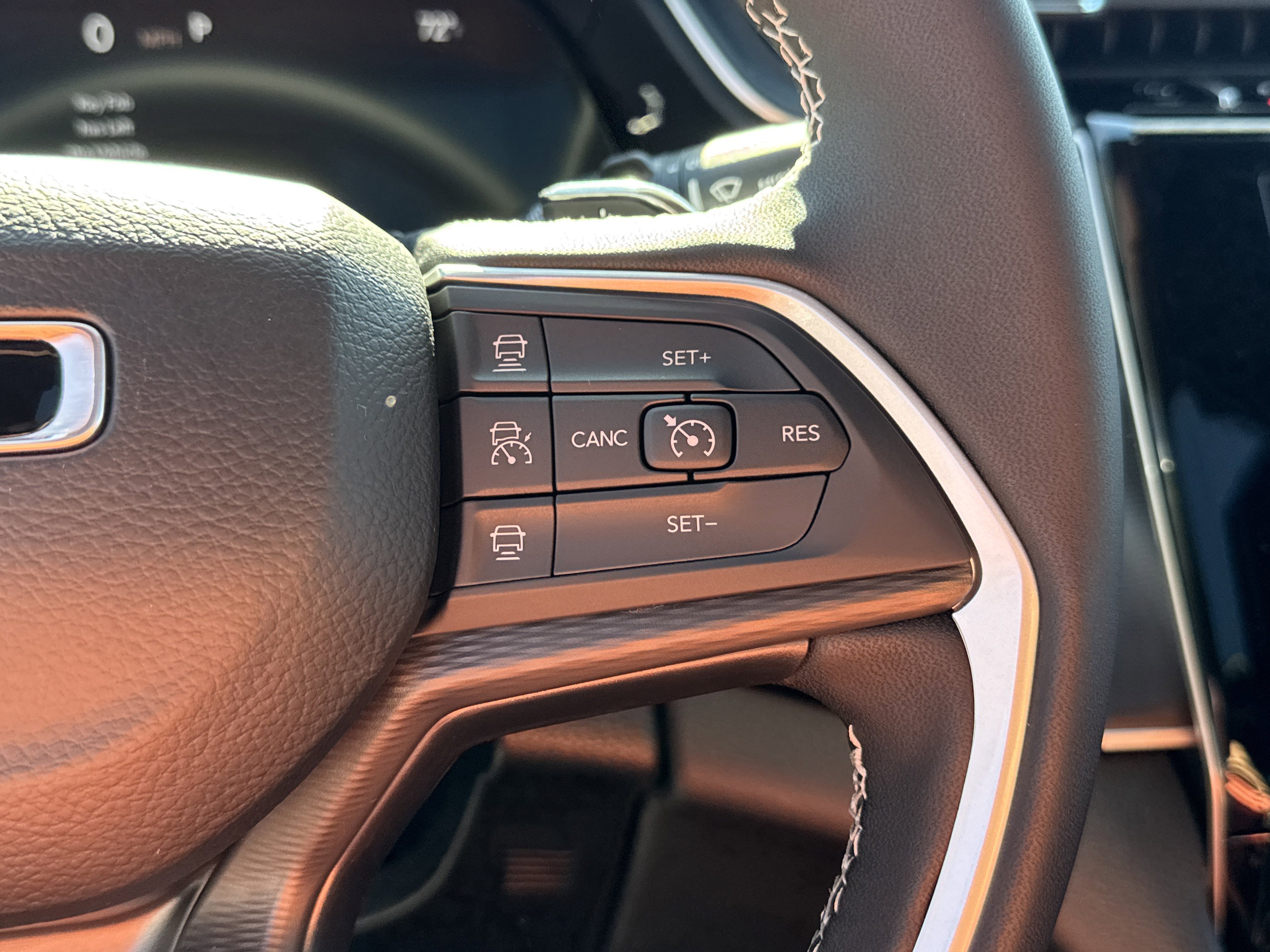 New 2025 Jeep Grand Cherokee Altitude image 30