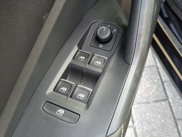 Certified 2023 Volkswagen Jetta SE w/ Panoramic Sunroof Package image 17